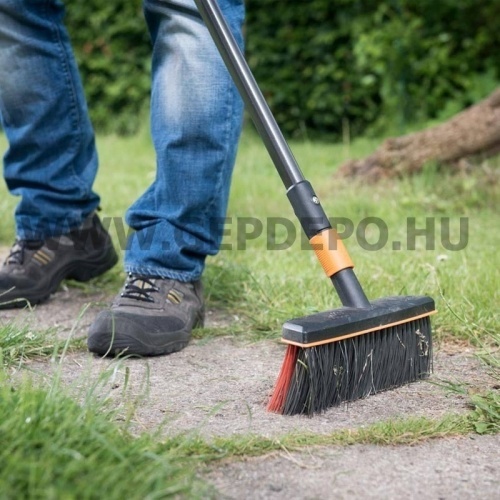 Fiskars QuikFit kőburkolat tisztító kefefej