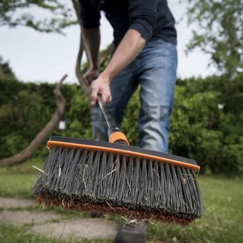 Fiskars QuikFit kőburkolat tisztító kefefej