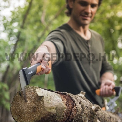 Fiskars WoodXpert XA2 kis rönkcsákány