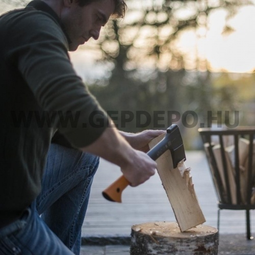 Fiskars X10 kis ácsfejsze 980g (új generációs) 25 év garancia