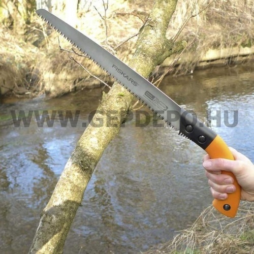 Fiskars kerti fűrész