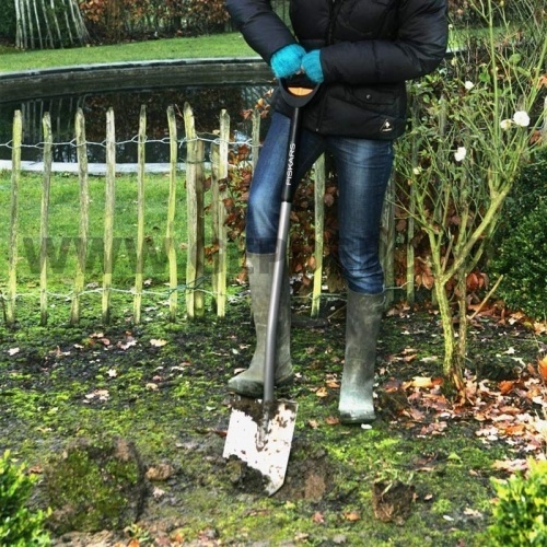 Fiskars teleszkópos ásó, hegyes