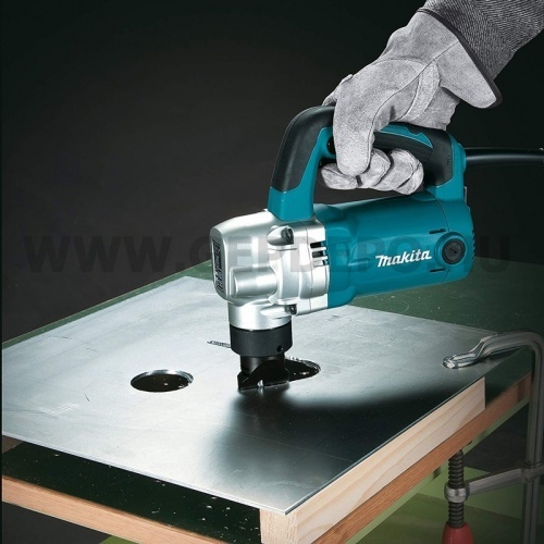 Makita JN3201J folyamatos lyukasztó MAKPAC kofferben