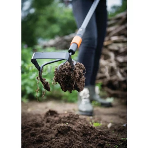 Fiskars QuikFit pengés talajlazító