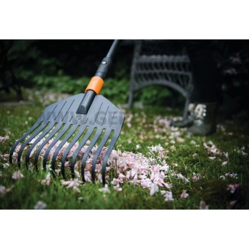 Fiskars QuikFit kicsi lombseprű