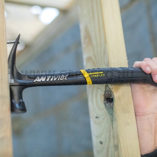 Stanley FatMax vibrációcsökkentett kalapács íves fejjel 567 g