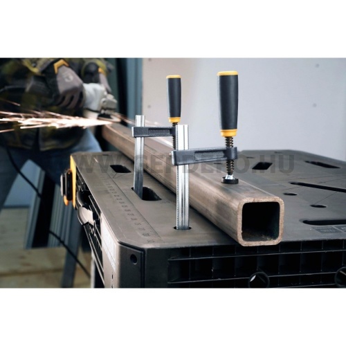 Toughbuilt összecsukható munkaasztal
