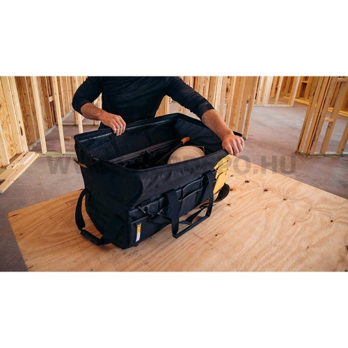 Toughbuilt 66cm masszív zárható szerszámos táska