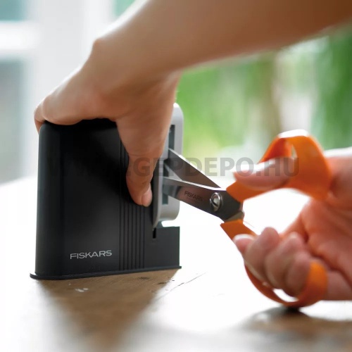 Fiskars Functional Form Clip-Sharp ollóélező, nagy, fekete