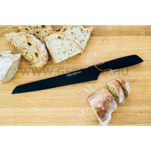 Fiskars Edge kenyérvágó kés, 23 cm