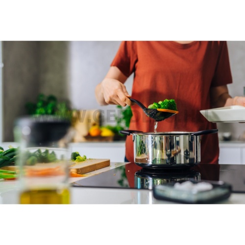 Fiskars Essential kiszedő kanál