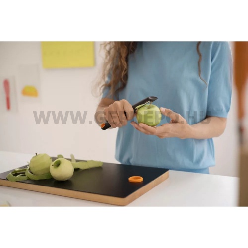 Fiskars Functional Form forgópengés hámozó