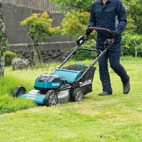 Makita LM004JB101 akkus önjáró fűnyíró 64V max BL