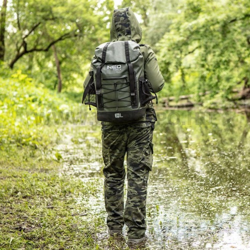 Neo Outdoor vízálló hátizsák 30 literes, sötétzöld színben