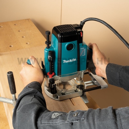 Makita RP2303FC07 felsőmaró MAKPAC kofferben