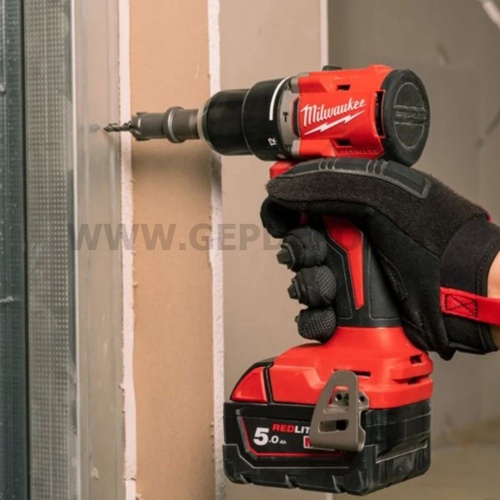 Milwaukee M18 BLPDRC-422C akkus ütvefúró-csavarozó - kétféle akkuval, töltővel, kofferben