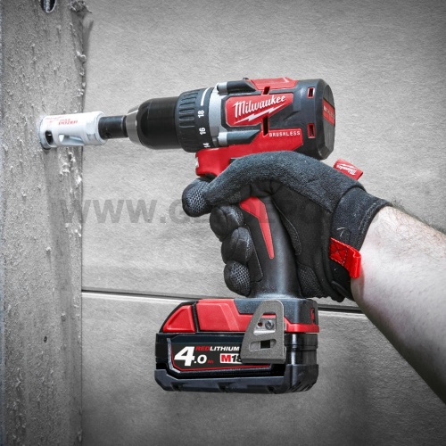 Milwaukee M18 CBLDD-0X akkus kompakt szénkefe nélküli fúrócsavarozó géptest kofferben