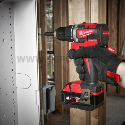 Milwaukee M18 CBLDD-0X akkus kompakt szénkefe nélküli fúrócsavarozó géptest kofferben