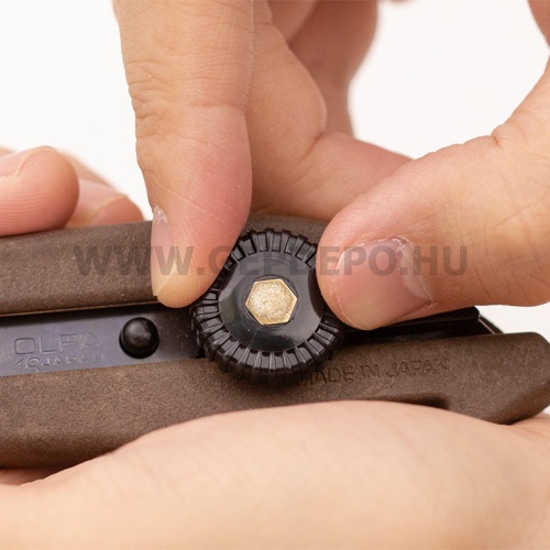 Olfa Woody Cutter környezetbarát kés kerékzárral 18 mm