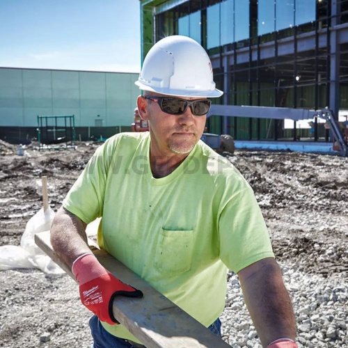 Milwaukee Performance védőszemüveg, sötétített BULK