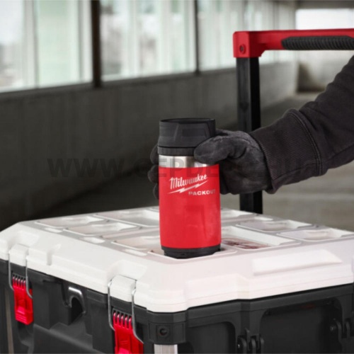 Milwaukee PACKOUT pohár ivófedéllel - 532 ml, piros