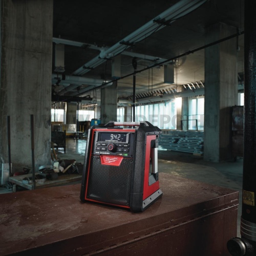 Milwaukee RC-0 M18 akkus rádió és töltő Bluetooth kapcsolattal géptest