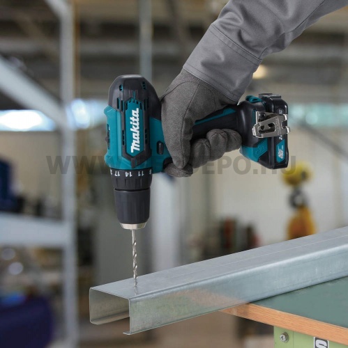 Makita DF333DSAE fúró-csavarbehajtó 10,8V-12V Max CXT 2,0 Ah
