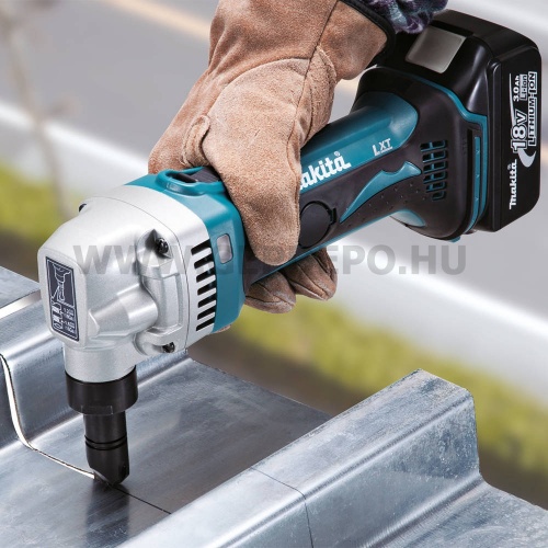 Makita DJN161Z akkus lyukasztó géptest MAKPAC kofferben