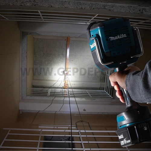 Makita DML812 14,4-18V LXT Li-ion akkus LED kézi lámpa reflektor 1250 lumen