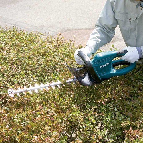Makita UH4570 elektromos sövényvágó