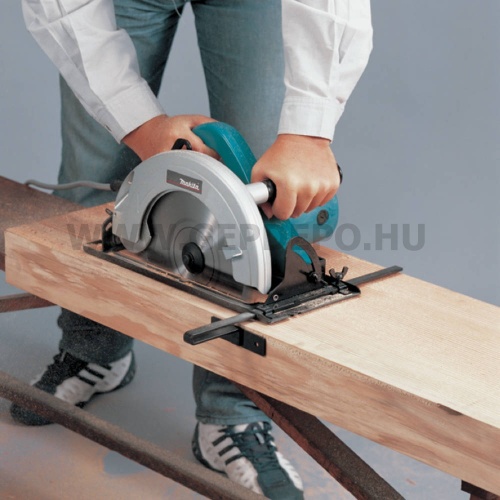 Makita N5900B körfűrész