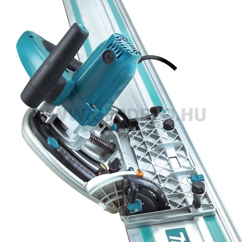 Makita SP6000 merülő körfűrész