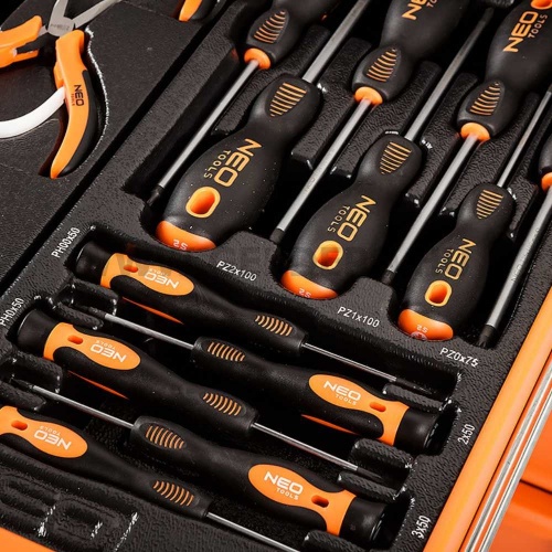 NEO TOOLS szerszámkocsi 5 fiókkal 117 részes szerszámkészlettel