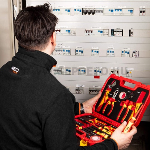 NEO TOOLS szerszámkészlet villanyszerelőknek, 13 részes, kofferben