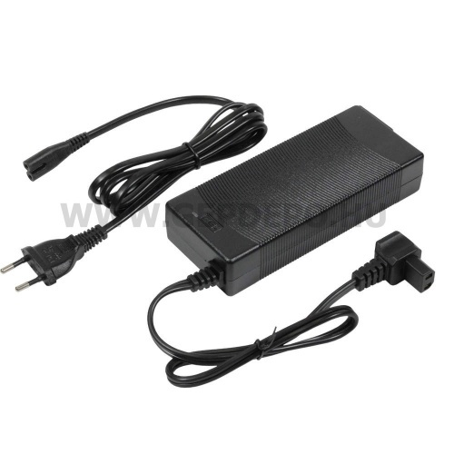 Makita hálózati adapter akkus hűtőládához (12V/24V 230V) CW004G