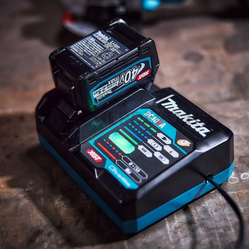 Makita 2db BL4040 Li-ion akkumulátor 40V XGT 4,0Ah +DC40RA töltő