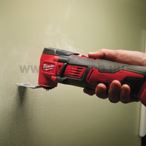 Milwaukee BMT-0X M18 akkus multigép géptest