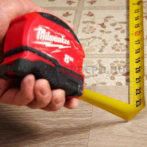 Milwaukee Prémium Széles Mágneses Mérőszalag (2. gen) 8m-25mm