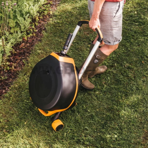 Fiskars XL automata tömlőkocsi kerekekkel