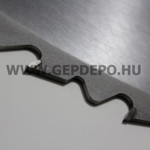 Makita keményfémlapkás fűrésztárcsa 700x30mm Z42