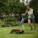 Fiskars kézi fűnyíró Momentum