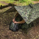 Neo Outdoor terepszínű esőköpeny 3 az 1-ben: poncsó, matrac, ponyva, oldalsó rögzítőkkel - XXL