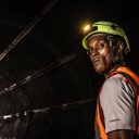 Milwaukee akkus fejlámpa 600 lumen, BOLT sisakokhoz, USB-vel