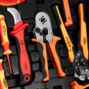 NEO TOOLS szerszámkészlet villanyszerelőknek, 25 részes, kofferben